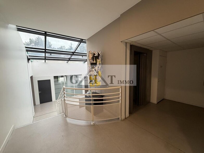 Retail in Évry-Courcouronnes to rent - Interior Photo - Image 1 of 11