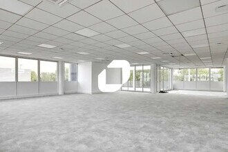 Office in Argenteuil to rent Interior Photo- Image 1 of 4