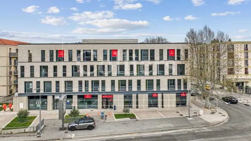 Office in Aix-en-Provence to rent - Building Photo - Image 2 of 7