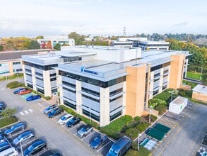 Park Ave, Almondsbury to rent Building Photo- Image 1 of 5