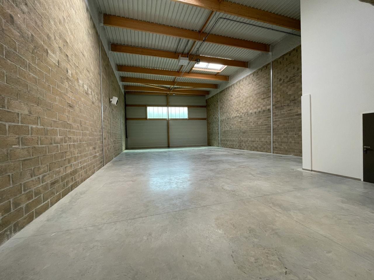 Light Industrial in Coupvray to rent Building Photo- Image 1 of 22