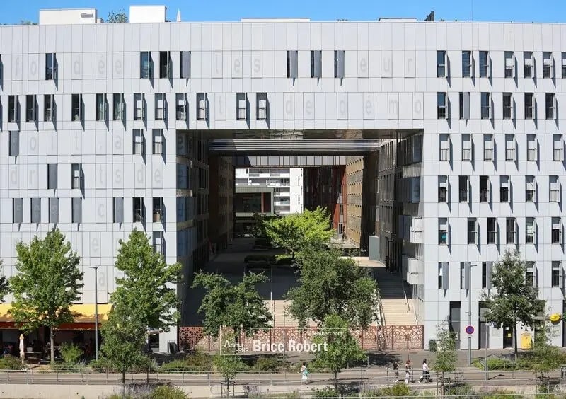 Office in Lyon to rent Building Photo- Image 1 of 15