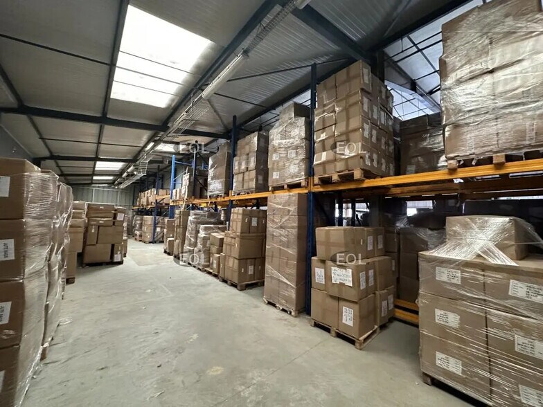 Industrial in Meaux to rent - Primary Photo - Image 2 of 8