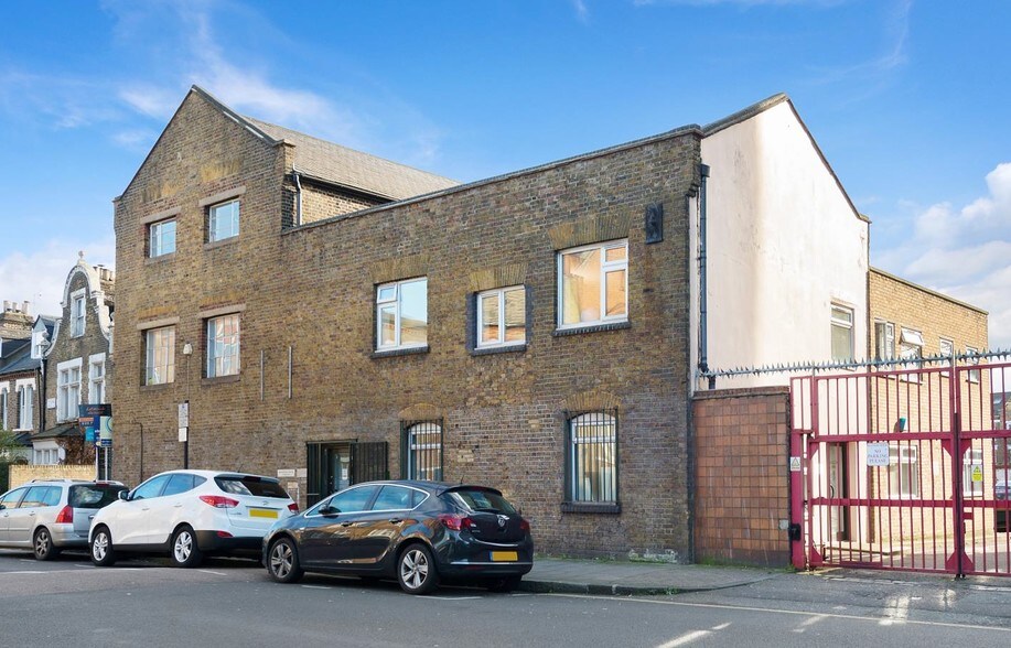 4-6 Elthorne Rd, London for sale - Primary Photo - Image 1 of 1