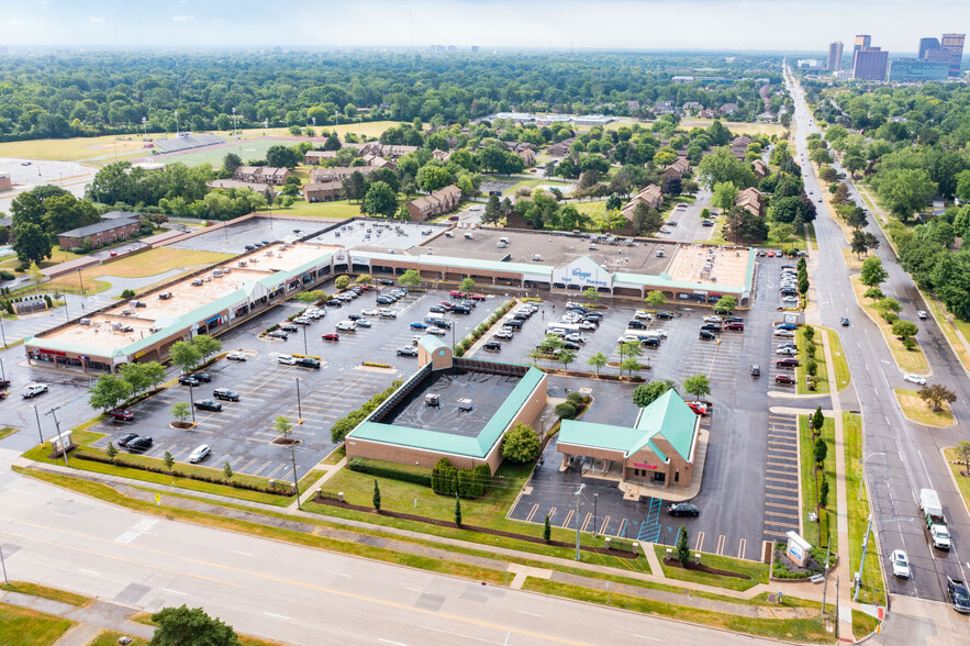 19715-19855 W Twelve Mile Rd, Southfield, MI for rent - Building Photo - Image 1 of 18