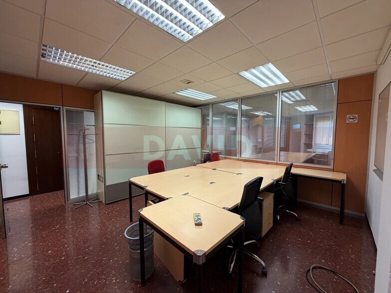 Office in Barcelona, Barcelona to rent - Building Photo - Image 2 of 4