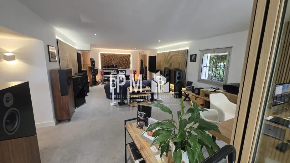 Location Commerce 85 m² - Photo 1