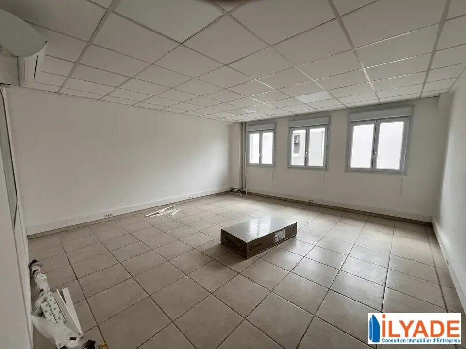 Location Bureaux 102 m² - Photo 1