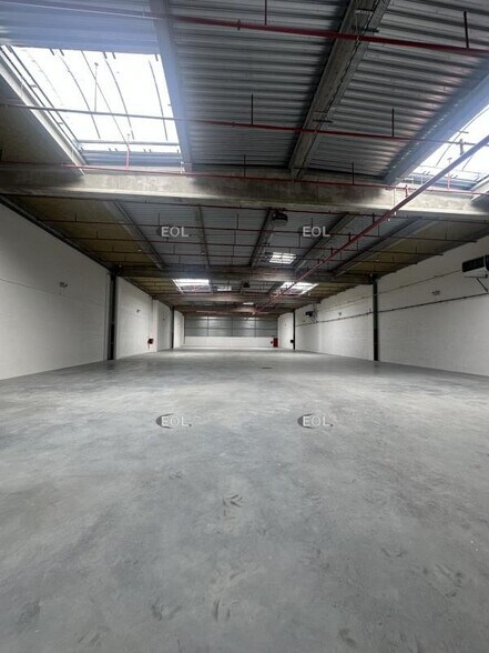 Light Industrial in Saint-Denis to rent - Interior Photo - Image 3 of 16