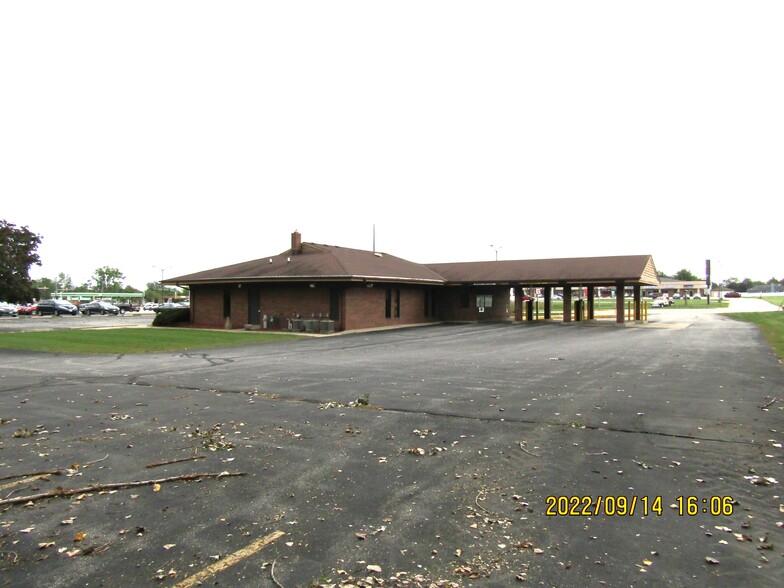 150 W Ryan Rd, Oak Creek, WI for sale - Building Photo - Image 1 of 1