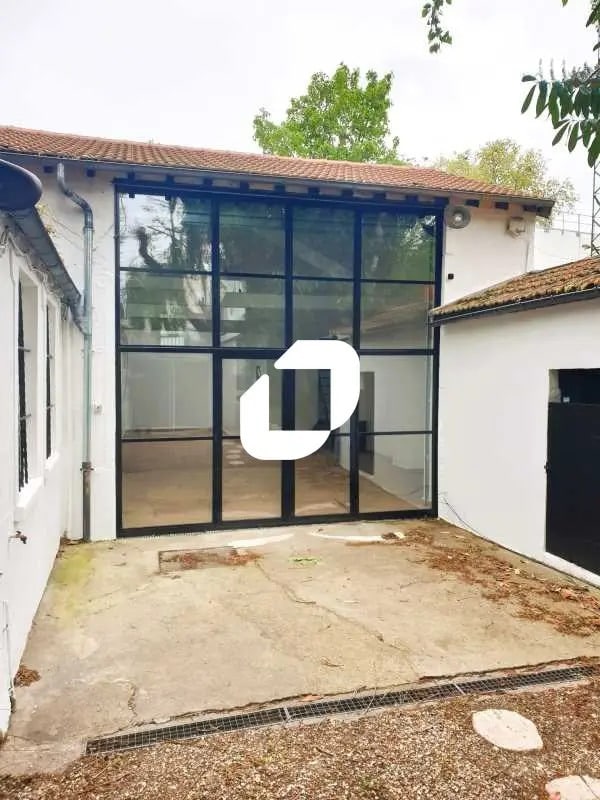 Office in Ivry-sur-Seine for sale Building Photo- Image 1 of 15