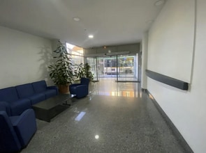 Office in Saint-Ouen to rent Building Photo- Image 2 of 12