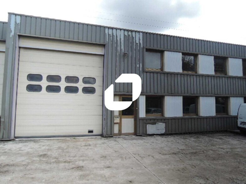 Light Industrial in Neuilly-sur-Marne to rent - Building Photo - Image 1 of 4