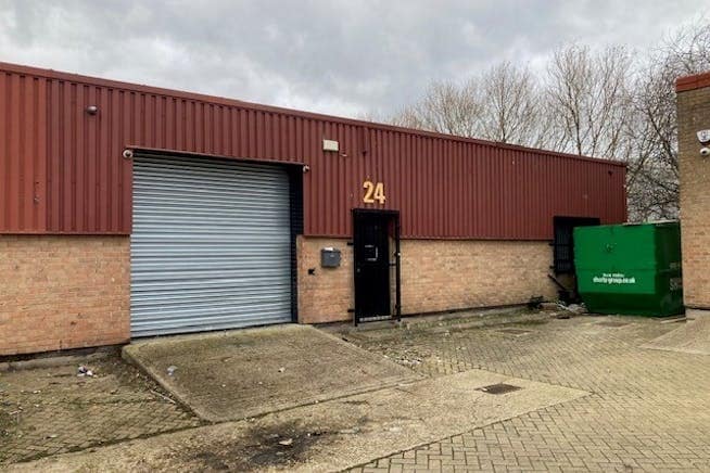 Unit 24, Longshot Industrial Estate, Bracknell to rent Building Photo- Image 1 of 3