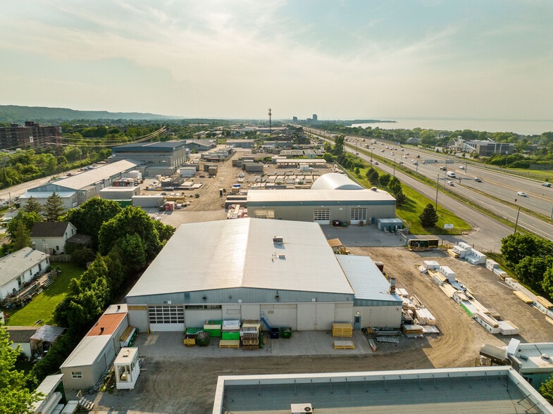 115 S Service Road portfolio of 3 properties for sale on LoopNet.co.uk - Building Photo - Image 1 of 6