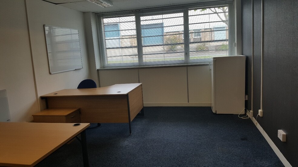 19 Hereward Rise, Halesowen to rent - Interior Photo - Image 3 of 23