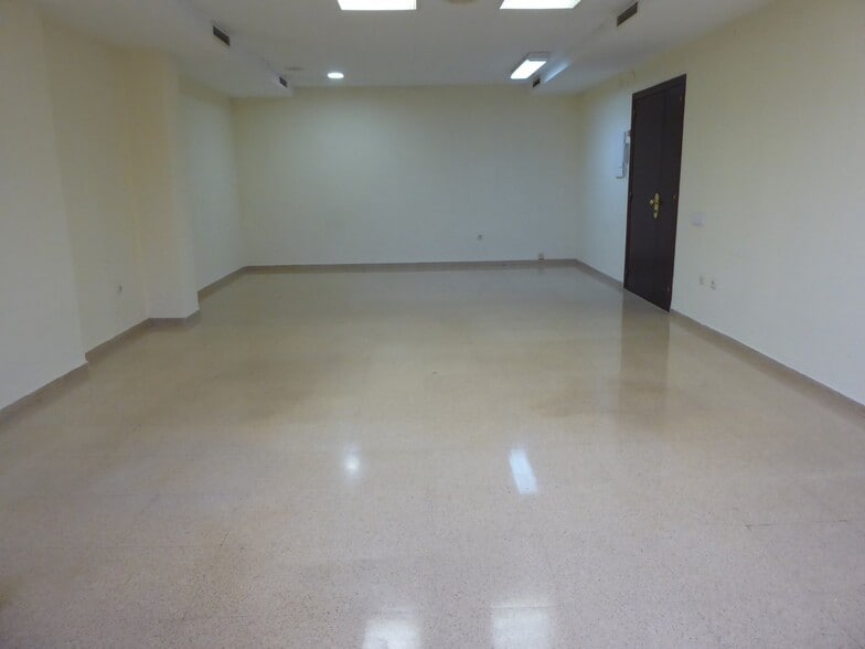 Carrer Muralla del Carme, Manresa, Barcelona to rent - Building Photo - Image 2 of 4