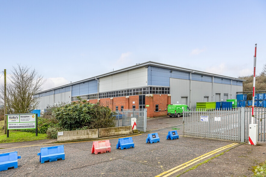 Airport Way, Luton for sale - Primary Photo - Image 1 of 1