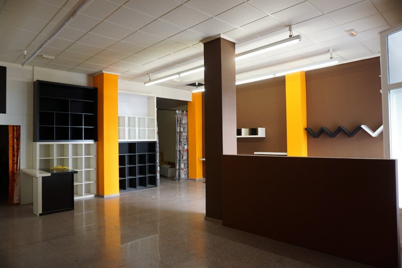 Retail in Petrer, Alicante to rent Interior Photo- Image 1 of 5