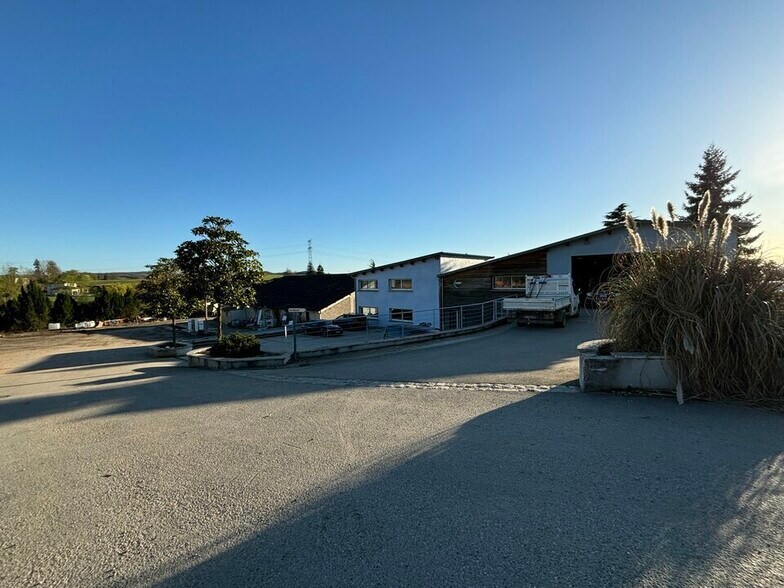 Light Industrial in Saint-Just-Chaleyssin to rent - Building Photo - Image 1 of 12