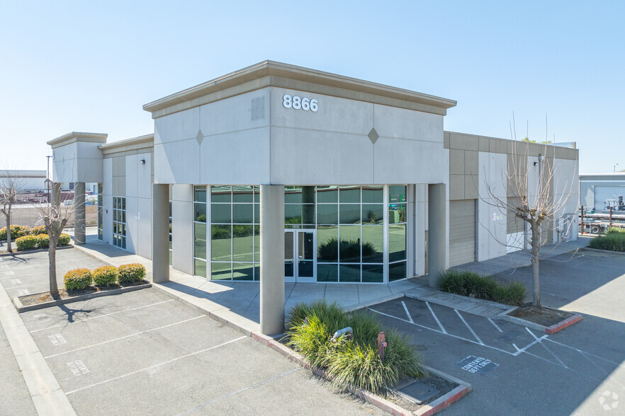 8866 Fruitridge Rd, Sacramento, CA for sale - Building Photo - Image 1 of 1