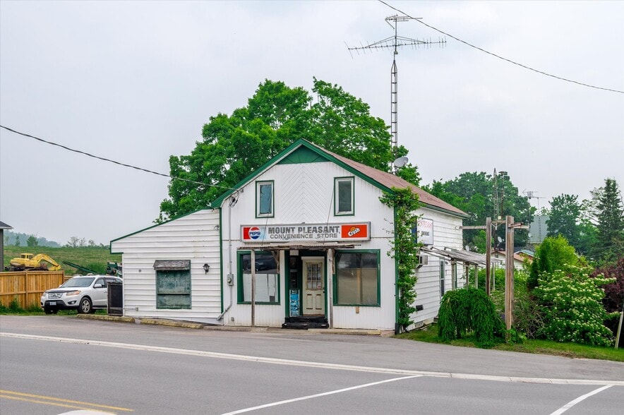 2449 Queen Mary St, Cavan, ON for sale - Primary Photo - Image 1 of 16