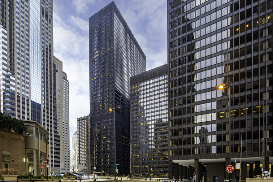 225 N Michigan Ave, Chicago, IL for rent - Building Photo - Image 1 of 5