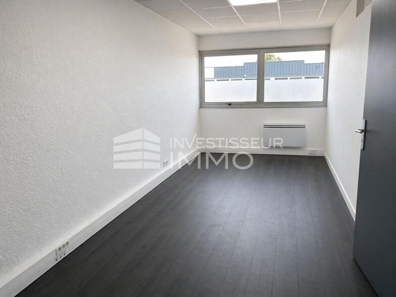 Light Industrial in Chilly-Mazarin to rent - Interior Photo - Image 3 of 4