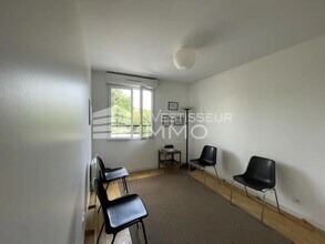 Office in Le Plessis-Trévise to rent Interior Photo- Image 2 of 5