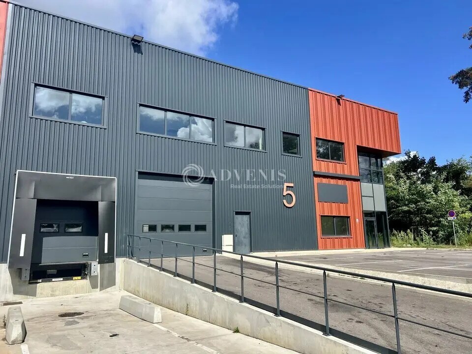 Industrial in SAINT-OUEN-L'AUMONE to rent Building Photo- Image 1 of 13