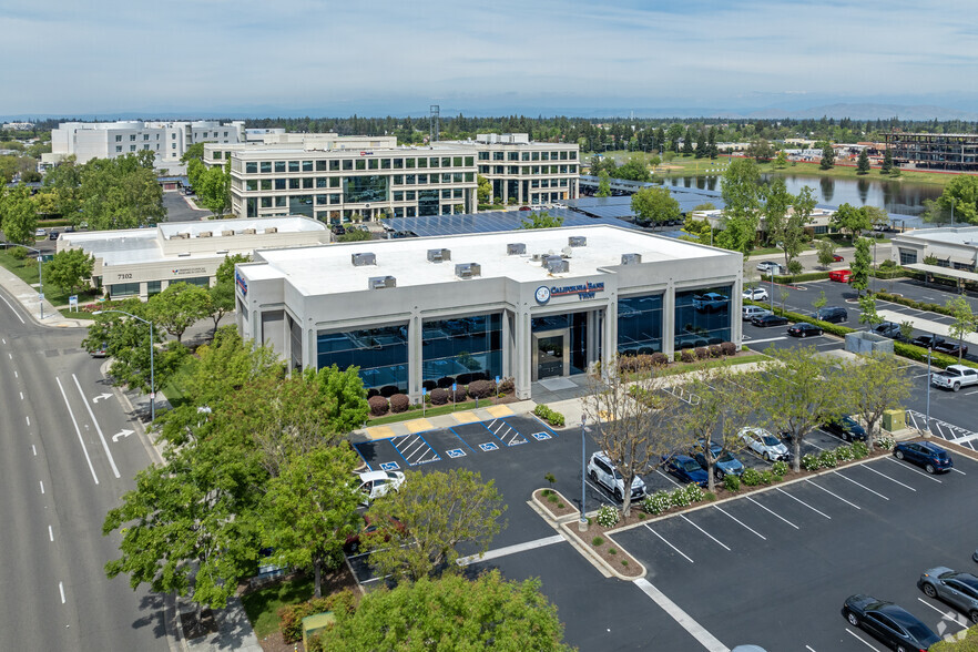 7060 N Fresno St, Fresno, CA for rent - Building Photo - Image 1 of 5