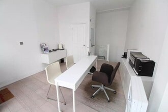 140 New Cross Rd, London to rent Interior Photo- Image 2 of 3