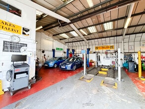 23-25 Bridge Industrial Estate, Fareham to rent Interior Photo- Image 2 of 2