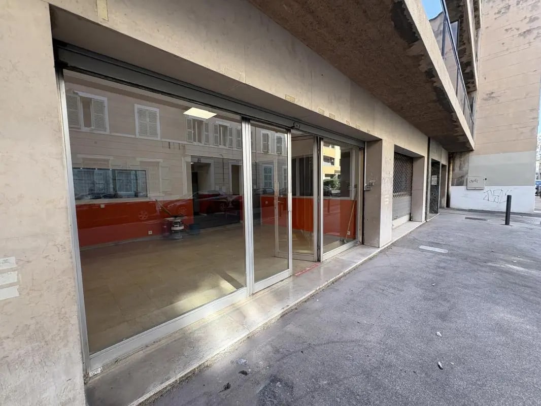 Retail in Marseille to rent Building Photo- Image 1 of 19