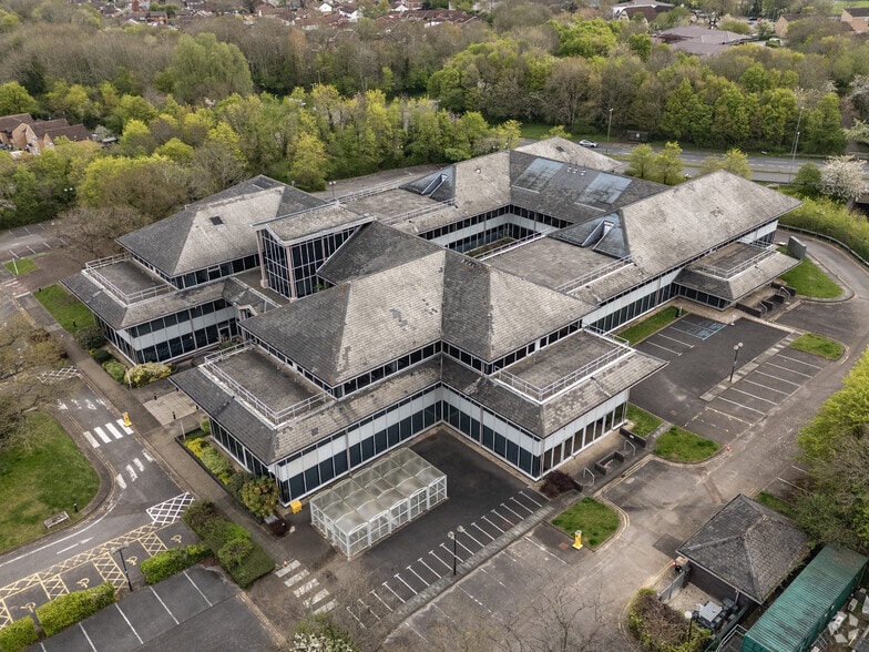 Whitehill Way, Swindon to rent - Aerial - Image 3 of 5