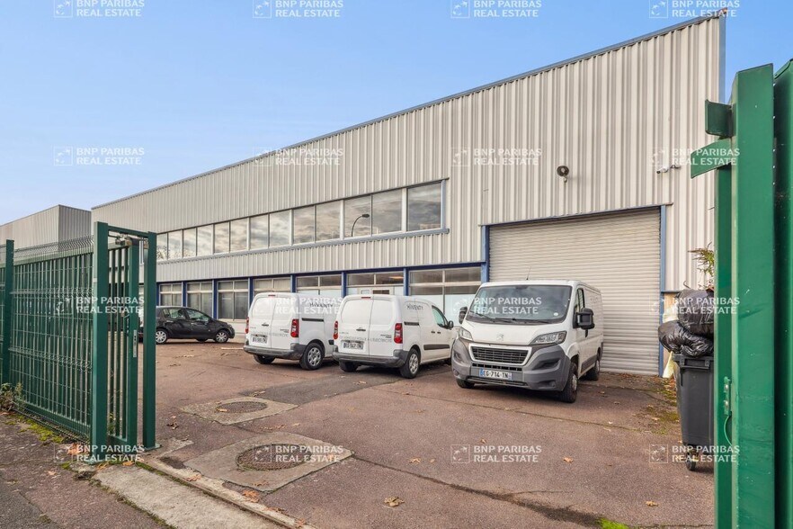 Light Industrial in Morangis to rent - Building Photo - Image 3 of 11