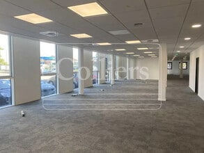 Office in Villeurbanne to rent Building Photo- Image 1 of 21