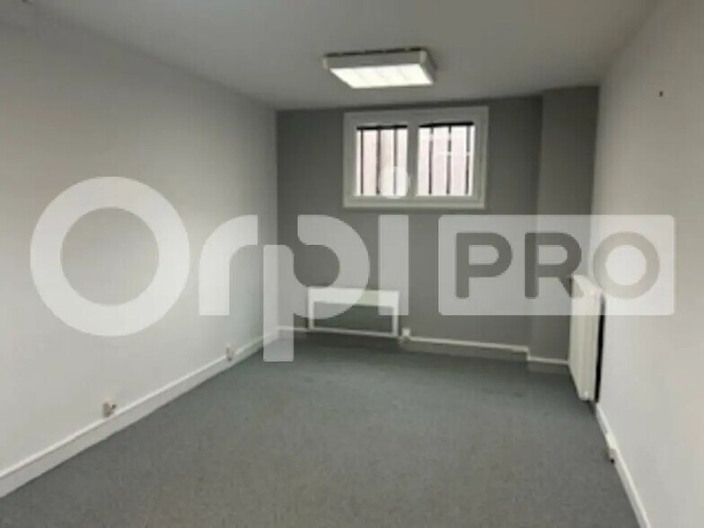 Office in Jassans-Riottier to rent - Interior Photo - Image 2 of 12