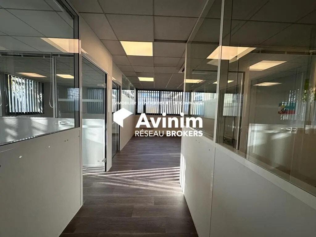 Location Bureaux 450 m² - Photo 1