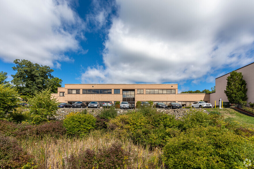 165-181 Cedar Hill St, Marlborough, MA for rent - Building Photo - Image 3 of 8