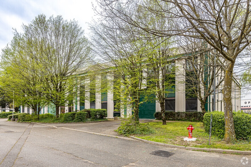 1 Rue Des Vergers, Limonest to rent - Building Photo - Image 2 of 2
