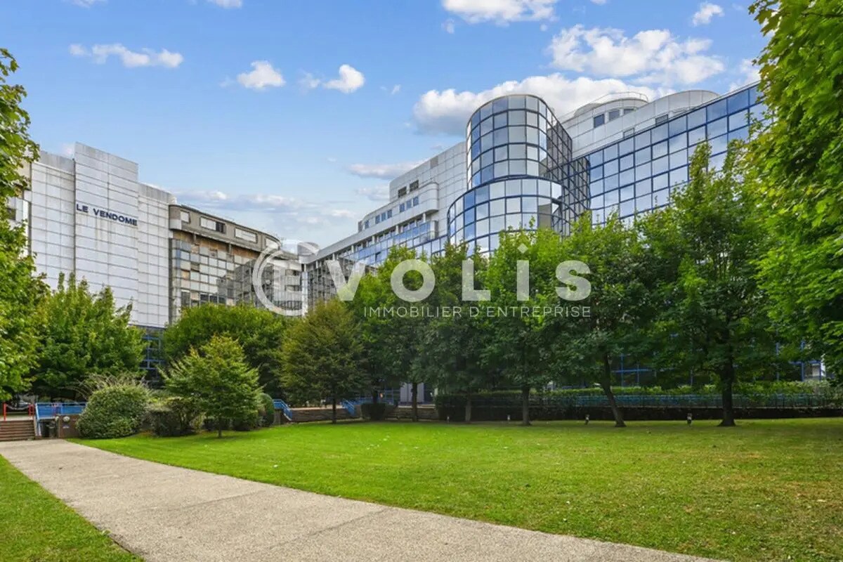 12-14 Rue Du Centre, Noisy-le-Grand to rent Building Photo- Image 1 of 15