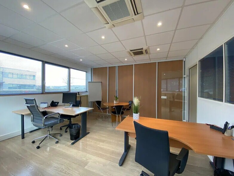 Office in Avignon to rent - Building Photo - Image 2 of 8