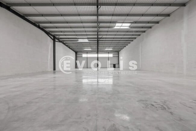 Location Local d'activités 452 m² à 19 199 m²