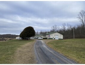 103 Kerber Ln, Poultney, VT for rent Building Photo- Image 2 of 15