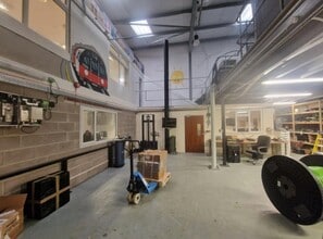 10-10 Bramley Rd, Tadley to rent Interior Photo- Image 1 of 3