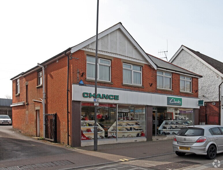 11 Salisbury Rd, Totton, SO40 3HW UK