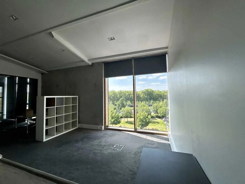 107 Allée Francois Mitterrand, Rouen to rent - Building Photo - Image 3 of 12