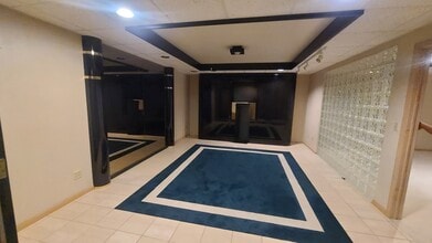 40 1st Ave W, Dickinson, ND to rent Interior Photo- Image 2 of 5