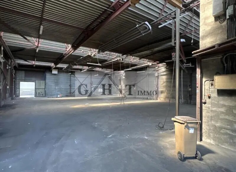 Industrial in Villeneuve-la-Garenne to rent Interior Photo- Image 1 of 11